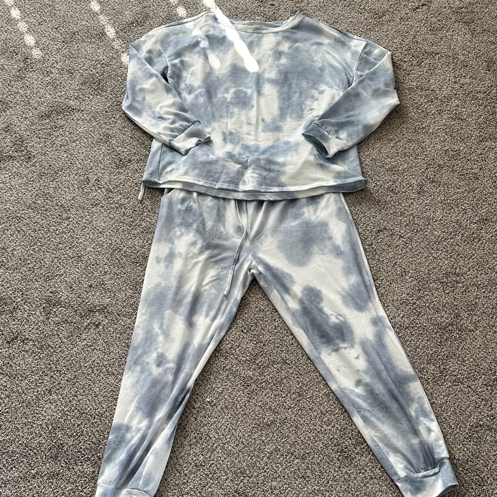 Cozy Tie-Dye Women's Pajama Set - Blue and White